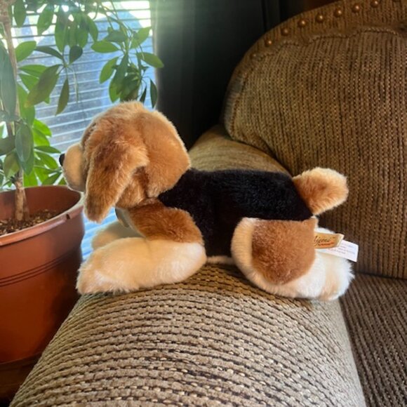 Miyoni by Aurora 11" Brown, White and Black Beagle - Picture 3 of 5